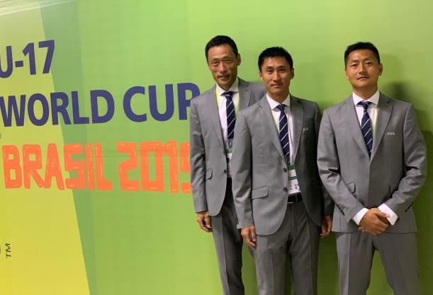 黑人两根一起进3p视频